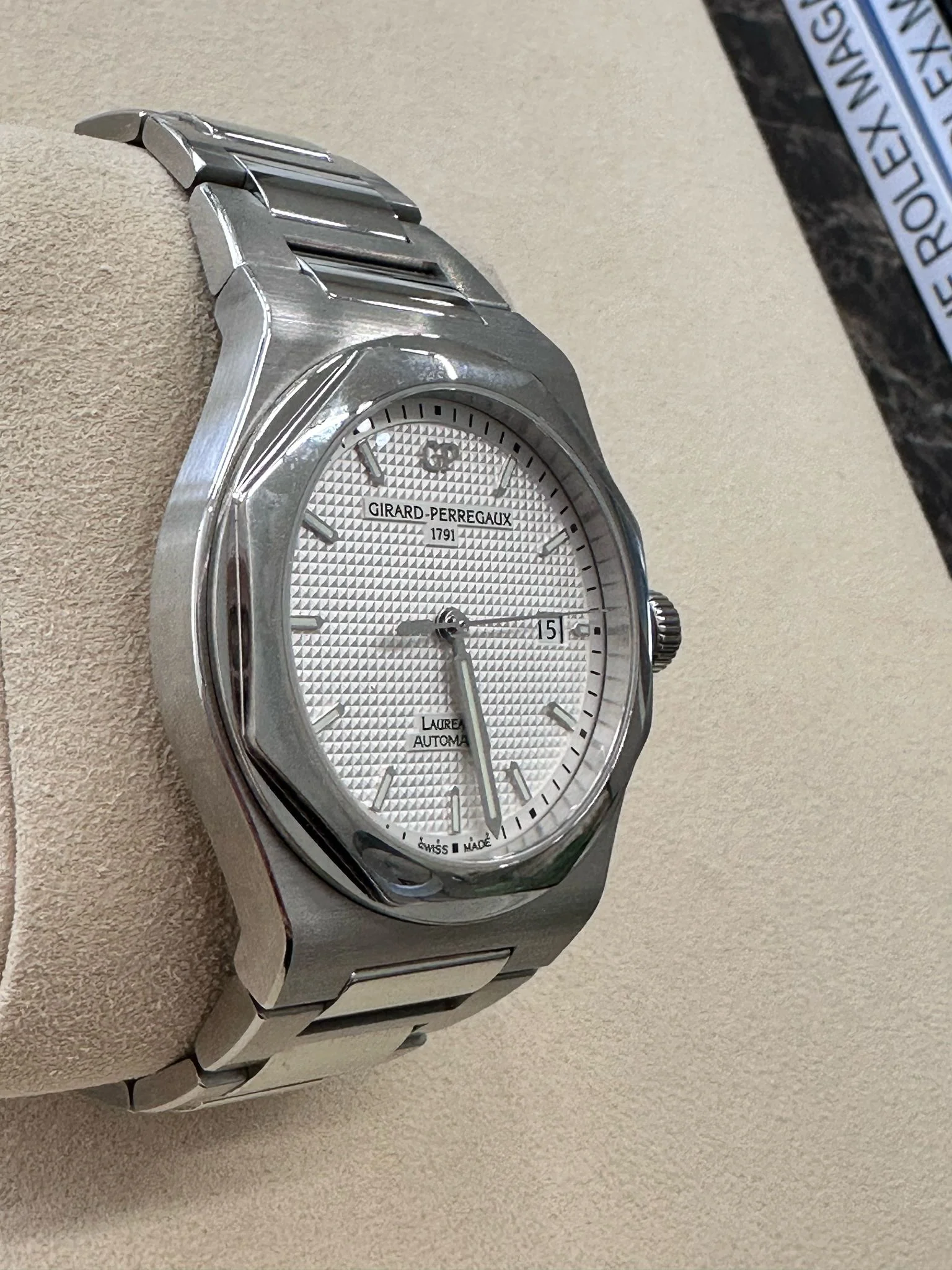 Girard Perregaux Laureato 41mm 81000-11-131-11A 2022 - Image 4