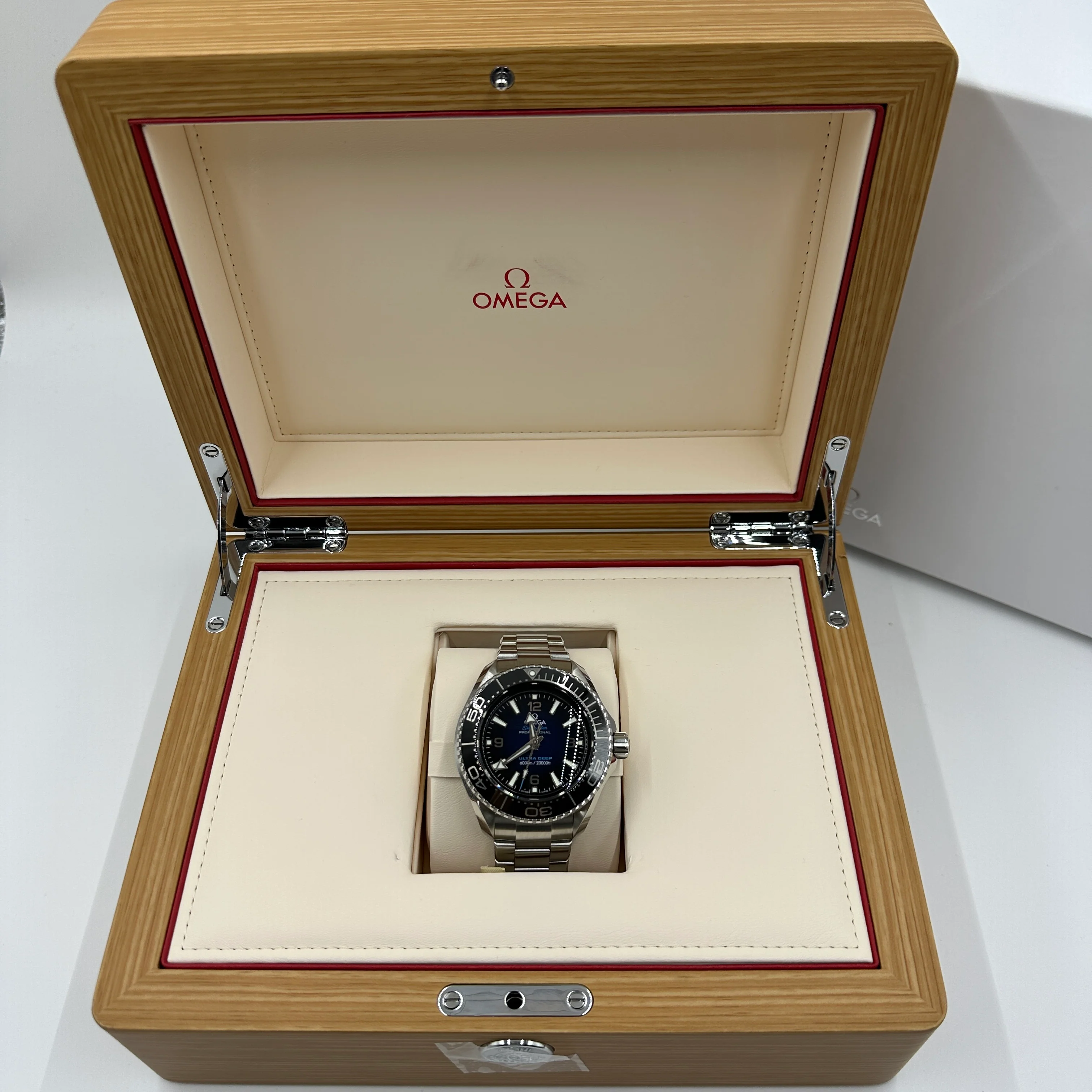 Omega Seamaster Planet Ocean 6000M 45.5 MM 215.30.46.21.03.001 2023 - Image 3